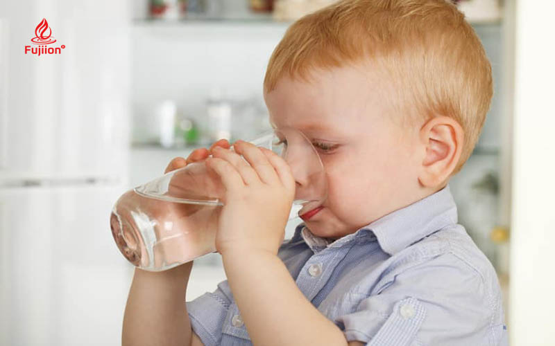 Trẻ em có uống được nước ion kiềm không?